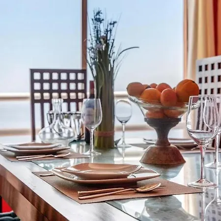 Stunning 3 Bedroom In With Ocean Views 아파트 *