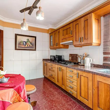 Stunning 3 Bedroom In With Ocean Views 아파트