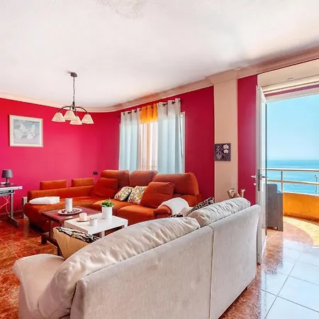 Stunning 3 Bedroom In With Ocean Views 아파트