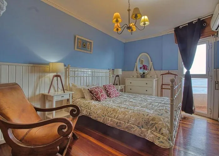 Stunning 3 Bedroom In With Ocean Views דירה