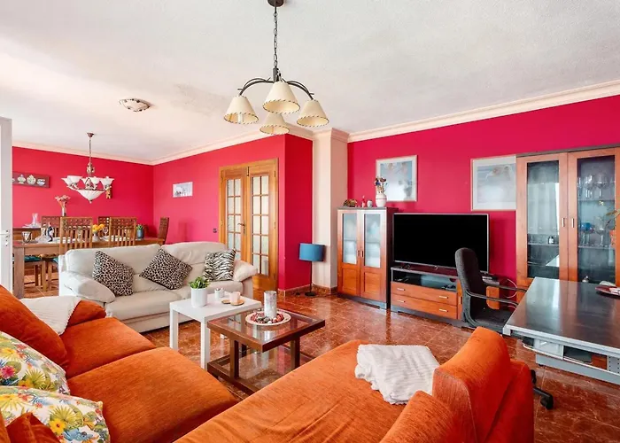 Stunning 3 Bedroom In With Ocean Views דירה
