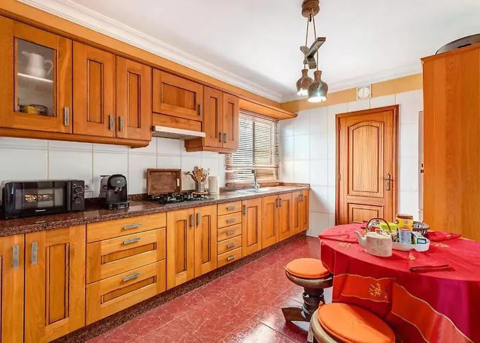 Stunning 3 Bedroom In With Ocean Views דירה *
