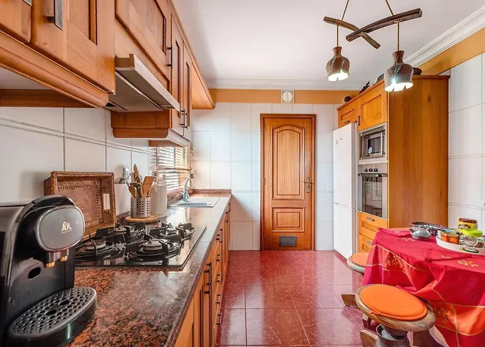 Stunning 3 Bedroom In With Ocean Views דירה *