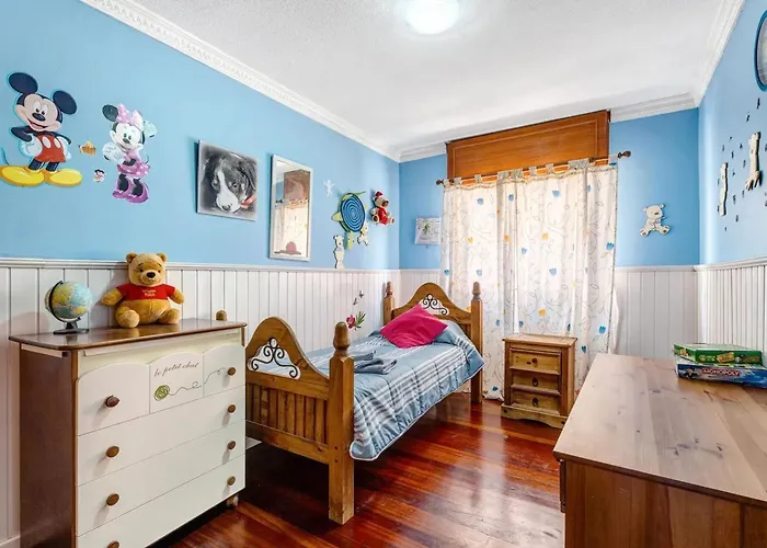 Stunning 3 Bedroom In With Ocean Views דירה *