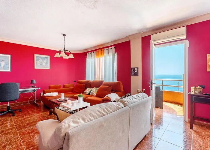 Stunning 3 Bedroom In With Ocean Views דירה