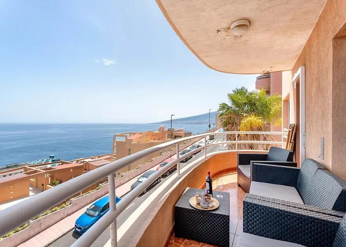 Stunning 3 Bedroom In With Ocean Views דירה