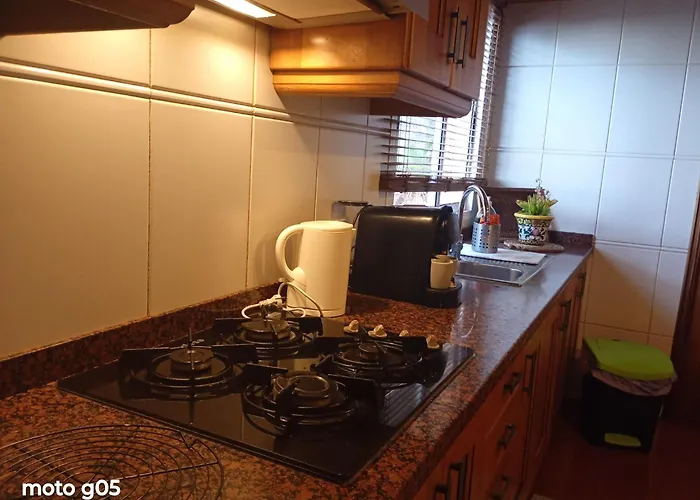 Stunning 3 Bedroom In With Ocean Views דירה